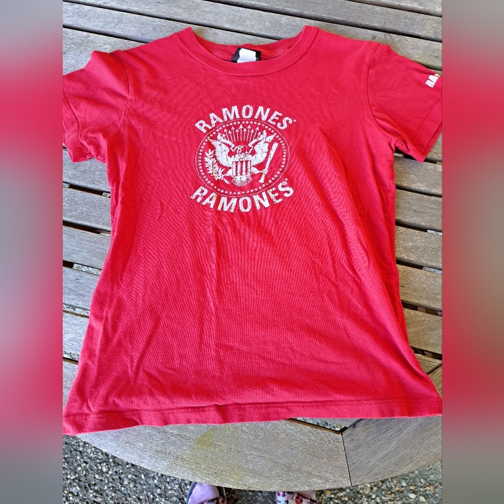 Officially licensed The Ramones shirt